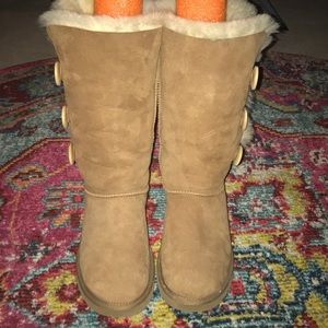 Bailey Button Uggs